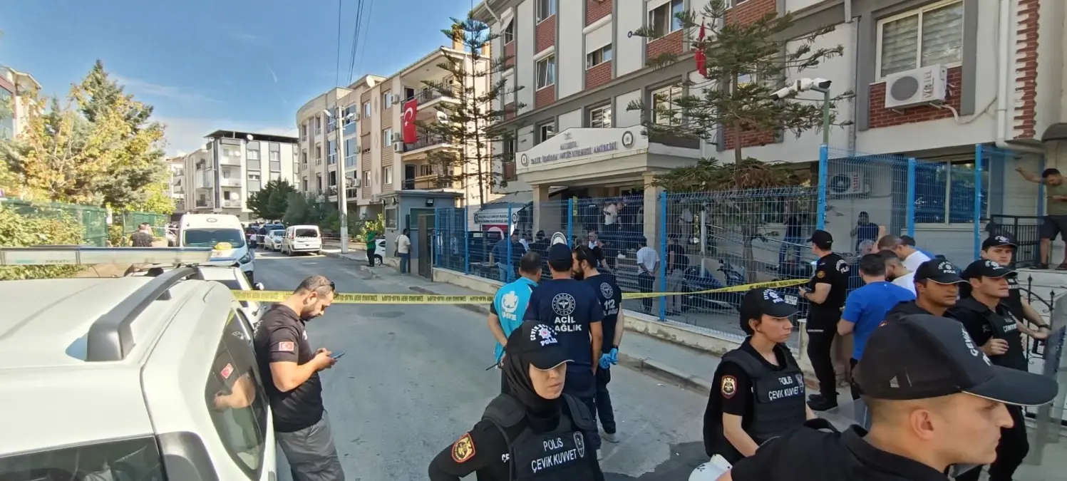 izmirde polis merkezine silahli saldiri 2 polis sehit oldu LRv7KFOO