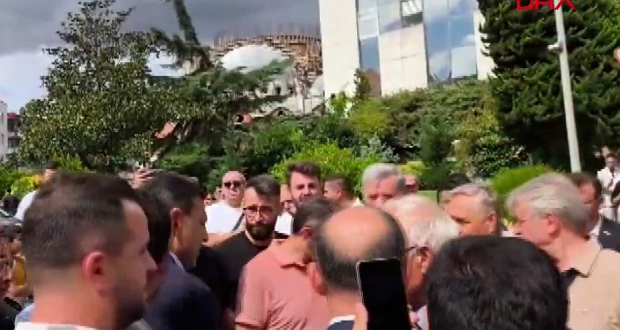 ozgur celik operasyon duzenlenen bayrampasa belediyesini ziyaret etti PcKwlJa7