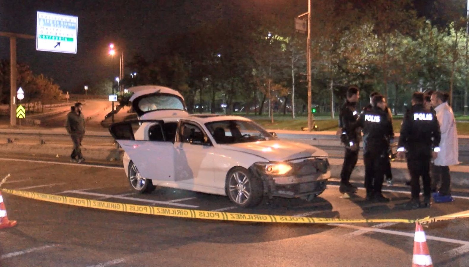 dur ihtarina uymadi 5 polis aracina carpti kovalamaca sonucu vurularak yakalandi 6txstu8A.jpg