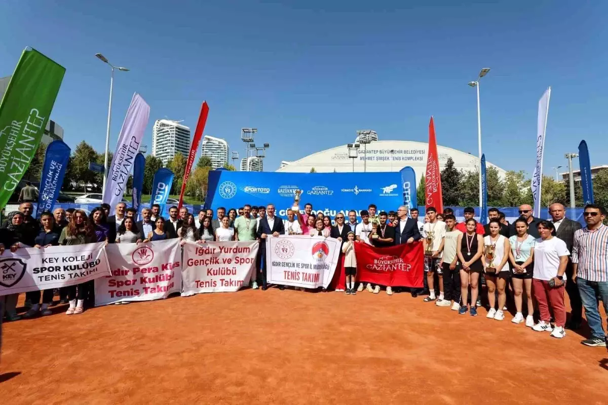 gaziantepte tenis takim sampiyonasi odul toreni gerceklestirildi smBCybzV