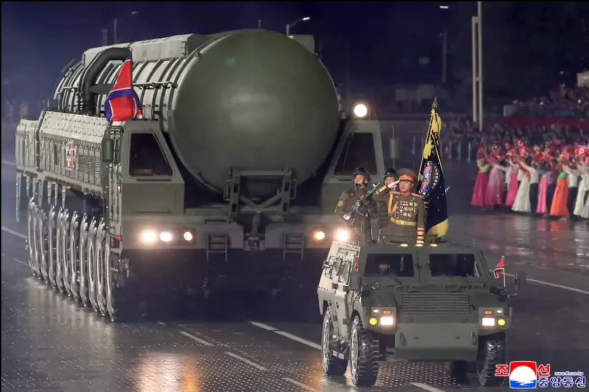 kim jong un tarihin en guclu nukleer silahini tanitti vuVM5Vrz