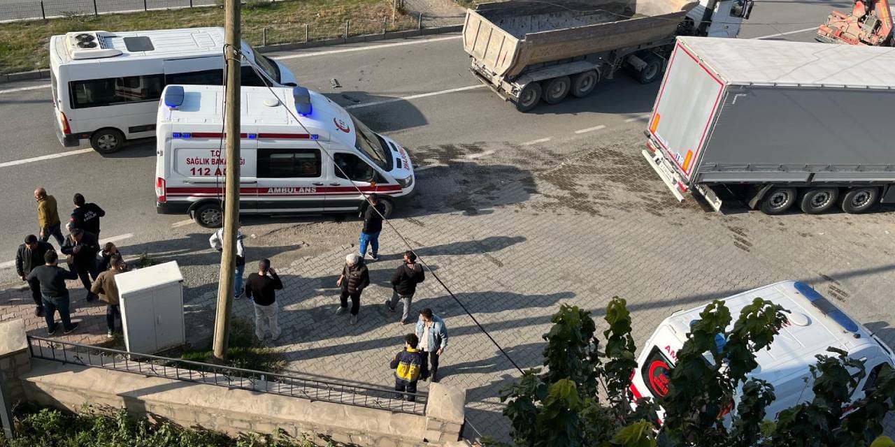 igdirda polisleri tasiyan minibus kaza yapti 7 yarali zRMUaxOn.jpg