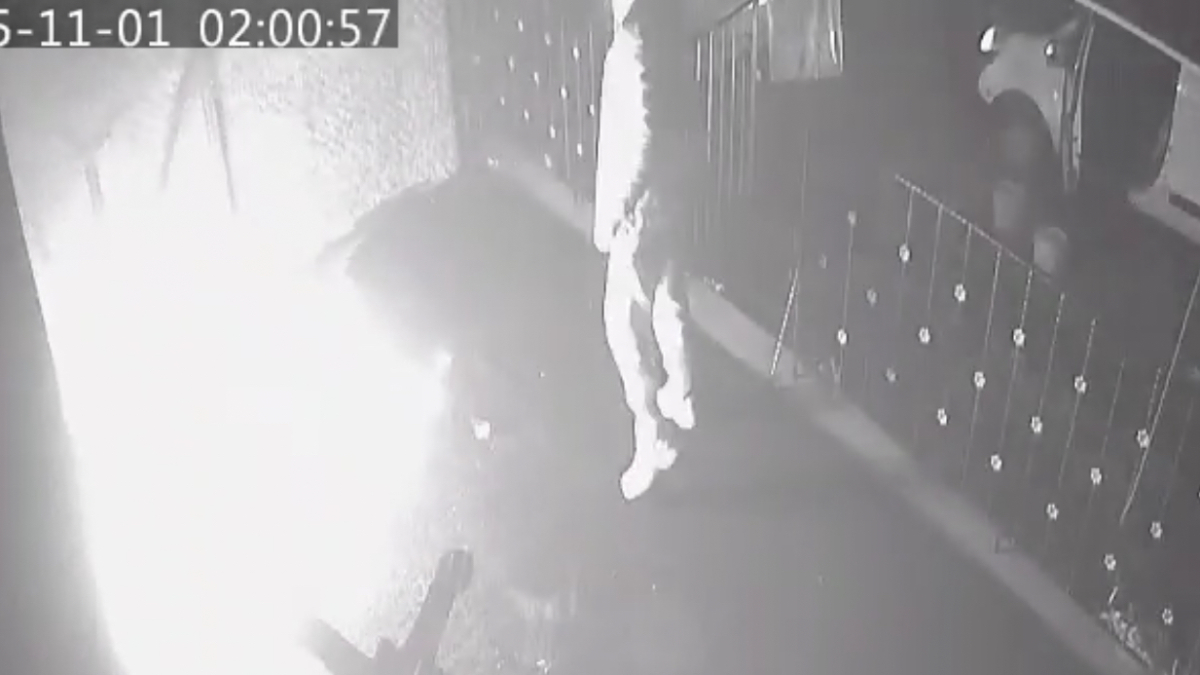 istanbulda kadini darbedilmekten kurtaran esnafin dukkanini atese verdi TkZ1fWY4.jpg