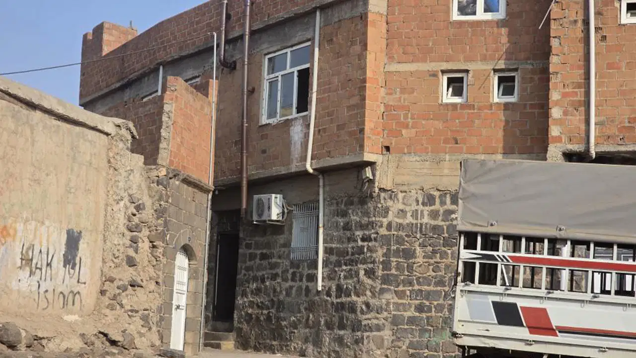 sanliurfada bir evde silahli catisma 1 kisi oldu 8 gozalti var v7BhSWRi.jpg