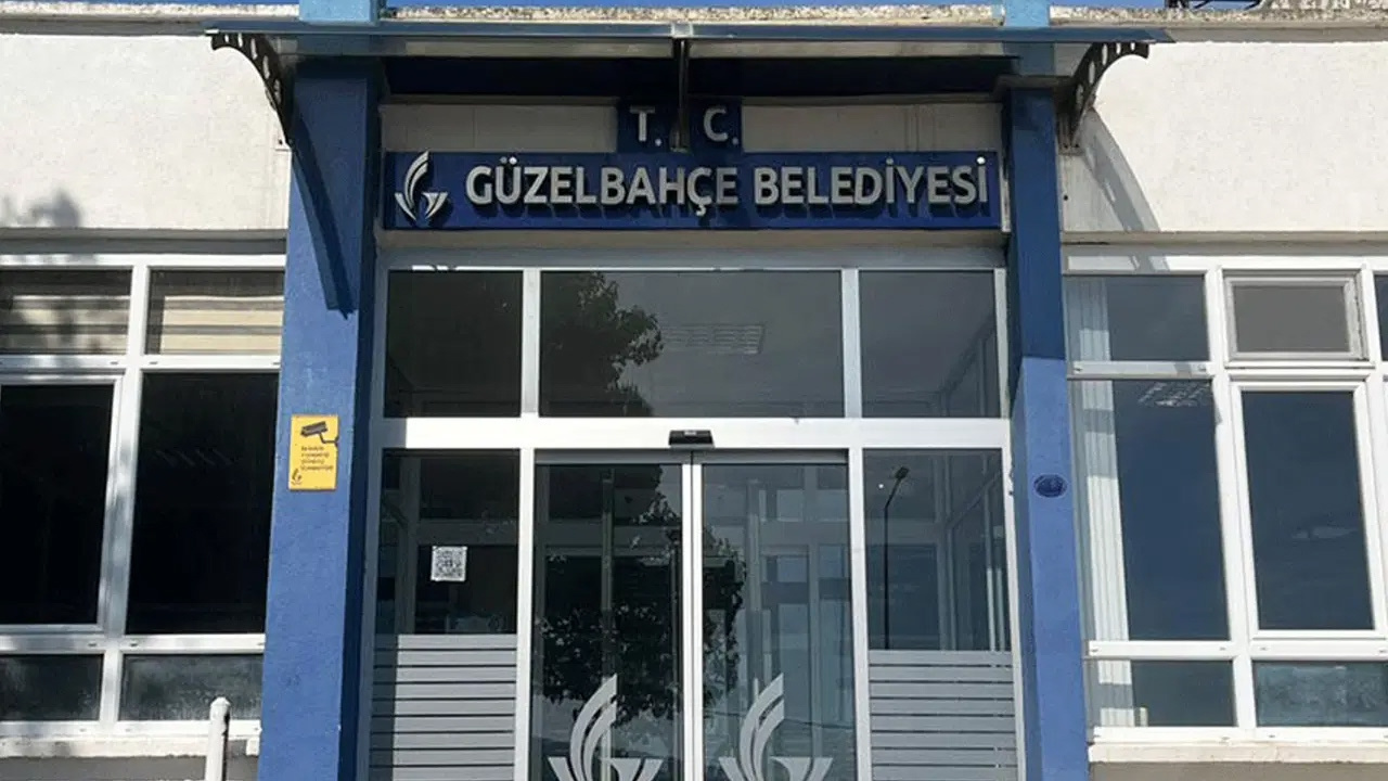 Guzelbahce belediye baskaninin oglu gelini ve kardesi serbest birakildi VTx4Ztje