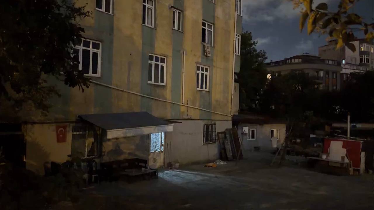 Kardeslerin gurultu tartismasi kanli bitti babasini ve abisini bicaklayan amcasini vurdu EmYB4HuY
